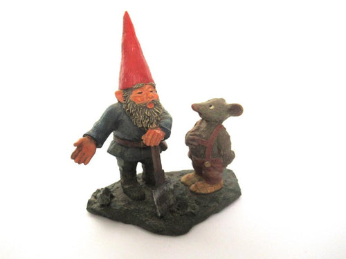 'Al with Mouse' Gnome with shovel and mouse figurine. Part of the 2001 Classic Gnomes series designed by Rien Poortvliet