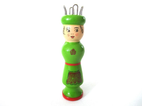 UpperDutch:Knitting doll,Knitting Doll, Vintage Wooden Knitting Doll, French Knitting, Bobbin Doll, Sewing supply, Knitting Nancy.