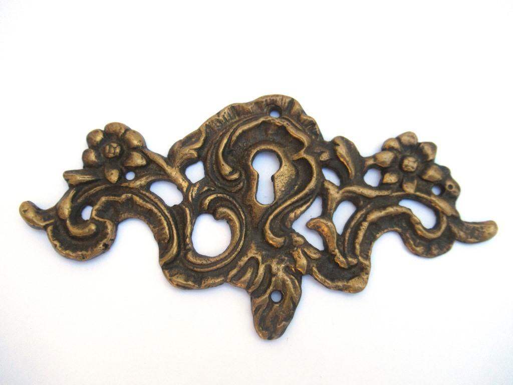 Vintage Escutcheon, flowers. Furniture hardware, Keyhole cover