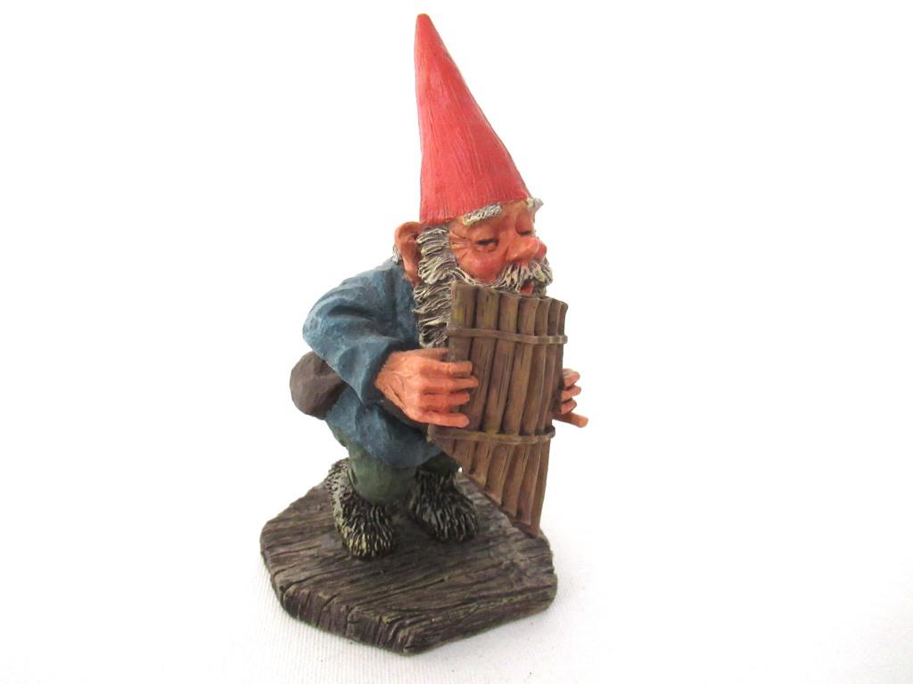 UpperDutch:Gnome,'Andreas' Gnome playing pan flute figurine after a design by Rien Poortvliet. Part of the Classic Gnomes series designed by Rien Poortvliet