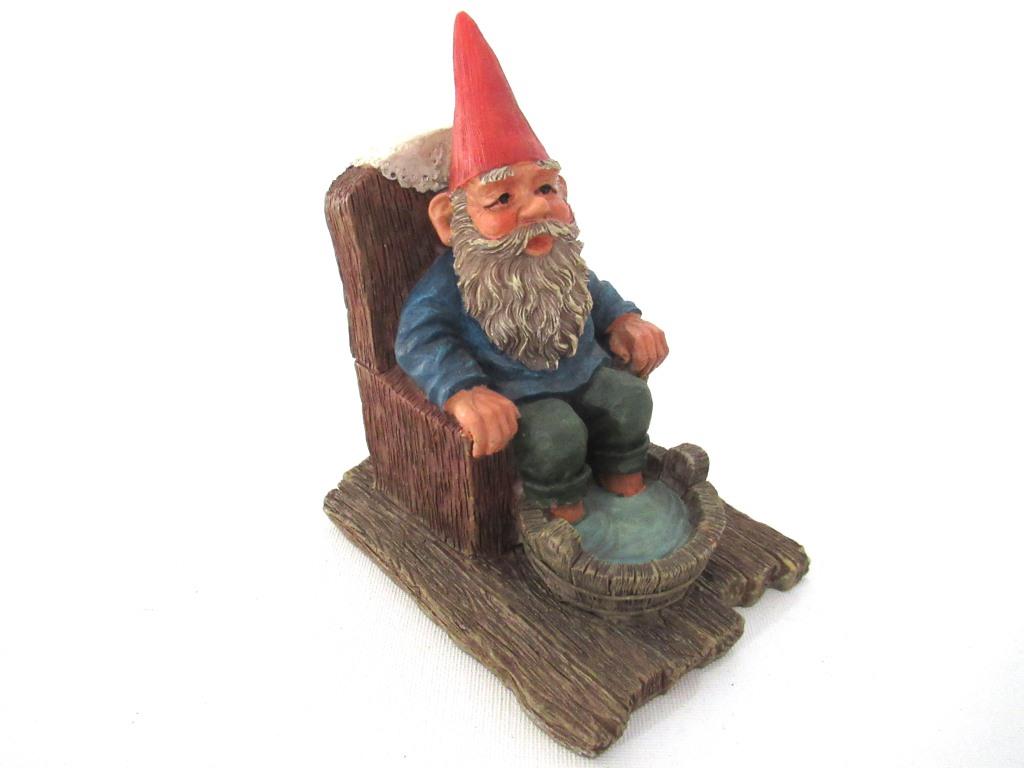 UpperDutch:Gnome,Classic Gnomes 'Bill' Gnome figurine after a design by Rien Poortvliet.