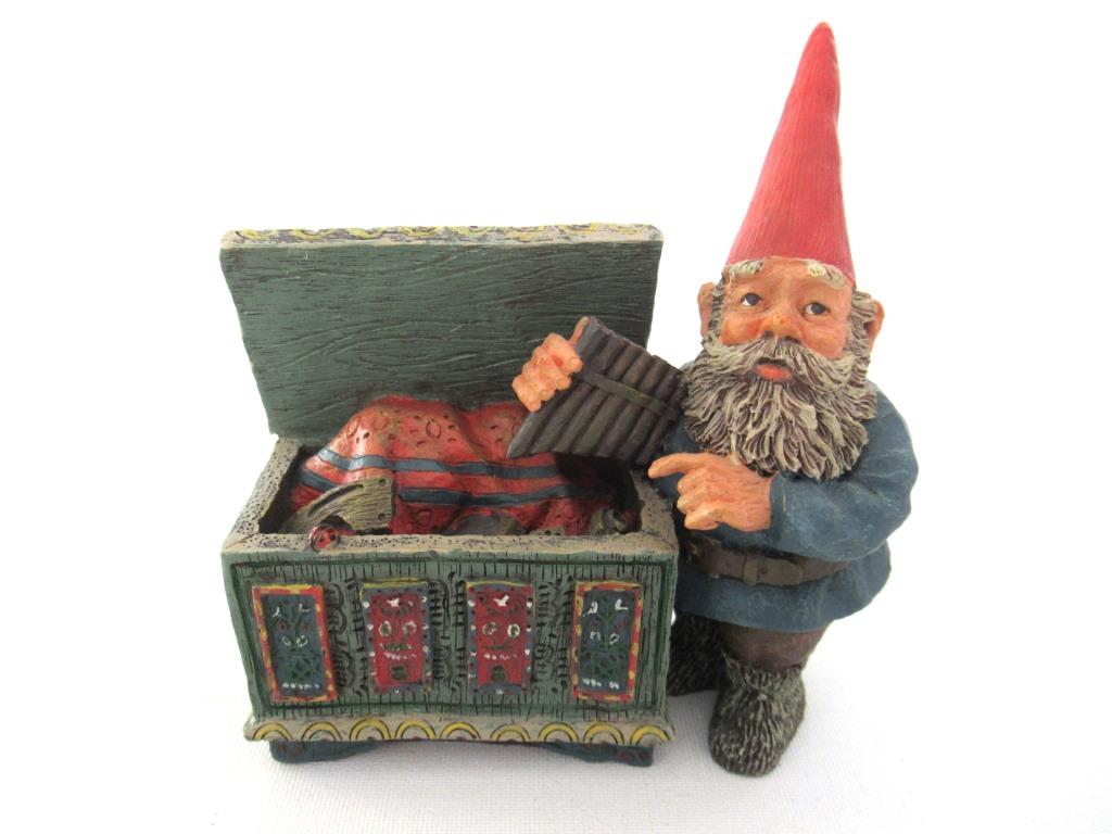 UpperDutch:Gnome,Classic Gnomes 'Max' after a design by Rien Poortvliet, Gnome with chest.