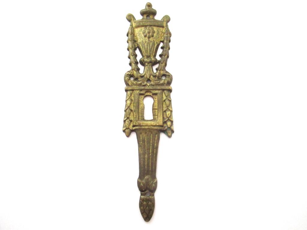 1 (ONE) Antique escutcheon, Ornate brass keyhole frame / cover, Victorian style