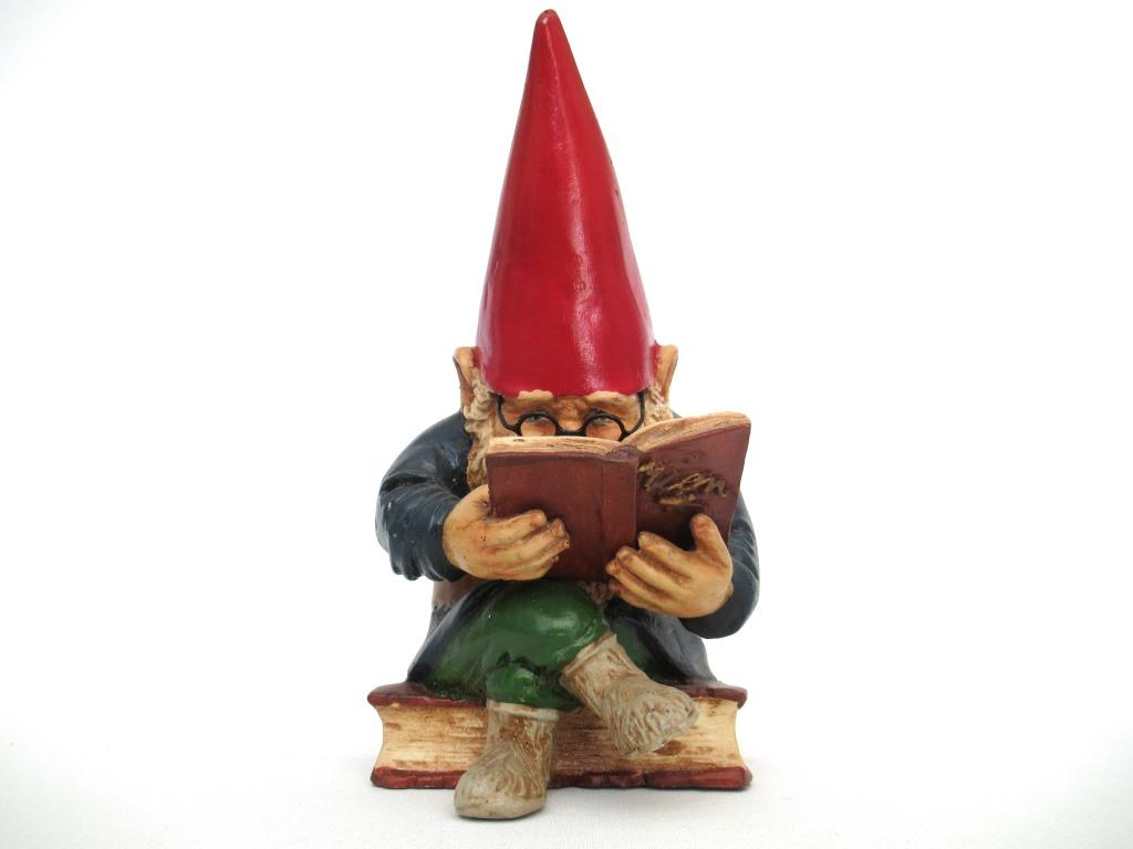 Gnome reading a book, David the Gnome, Design by Rien Poortvliet.