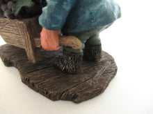 Gnome figurine transporting grapes with a wheelbarrow 'Christian'. Classic gnomes series after a design by Rien Poortvliet.