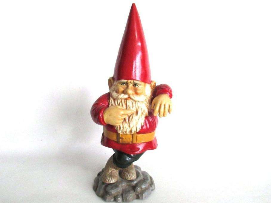 UpperDutch:,11 INCH red Rien Poortvliet pointing Gnome figurine, Lean leaning, David the gnome, Klaus Wickl.