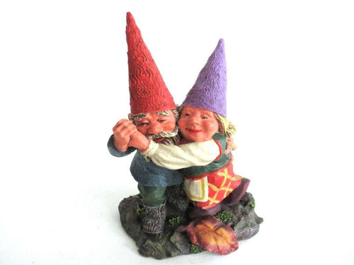 UpperDutch:Gnome,Dancing gnome couple Rien Poortvliet gnome firgurine. Classic Gnomes series 'Fryda and Fred Dancing'. AAAAAAA International Co. Ltd