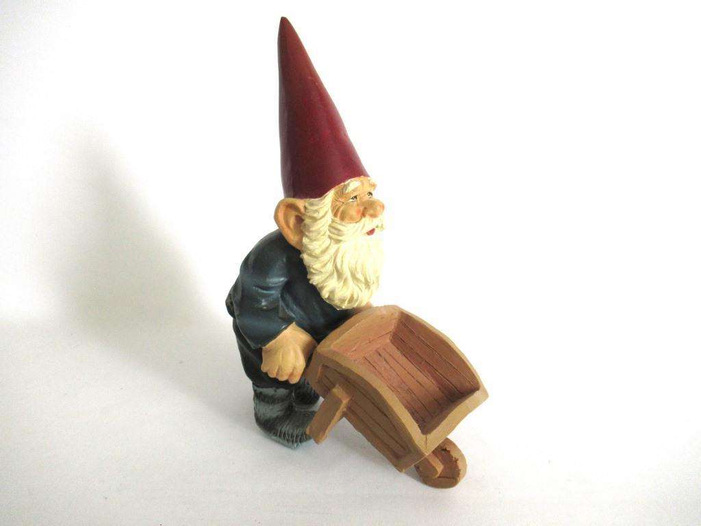 UpperDutch:Gnome,Garden Gnome with wheelbarrow after a design by Rien Poortvliet, David the Gnome.