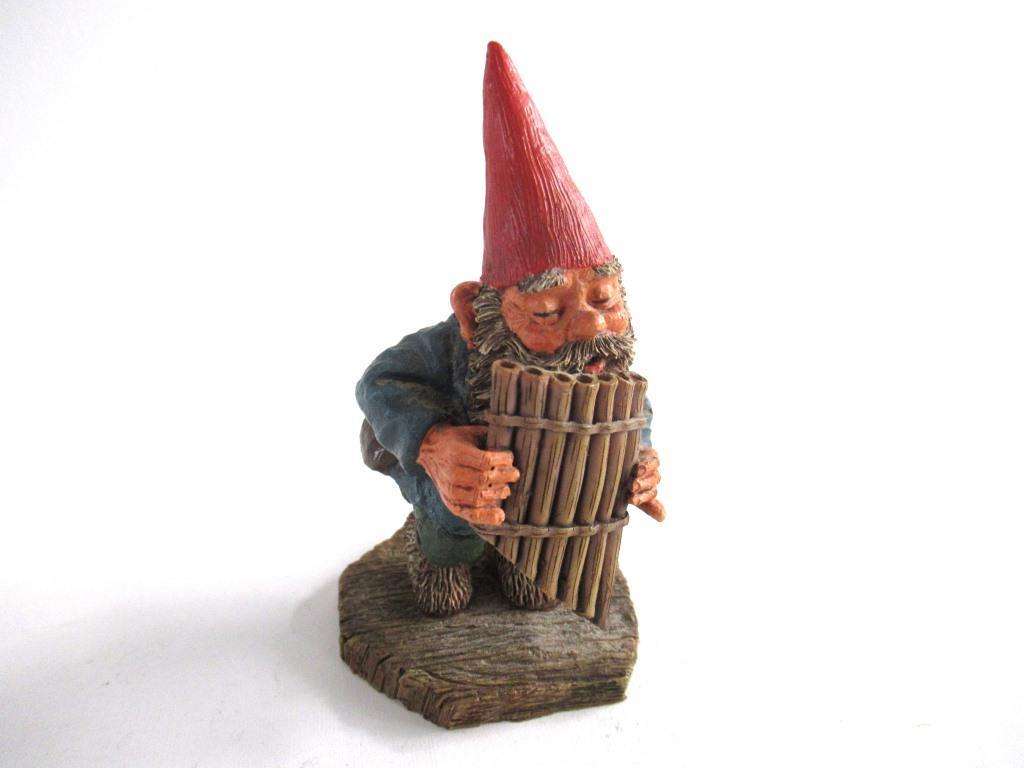 UpperDutch:Gnome,Gnome playing a pan flute 'Andreas' after a design by Rien Poortvliet. Part of the Classic Gnomes series.