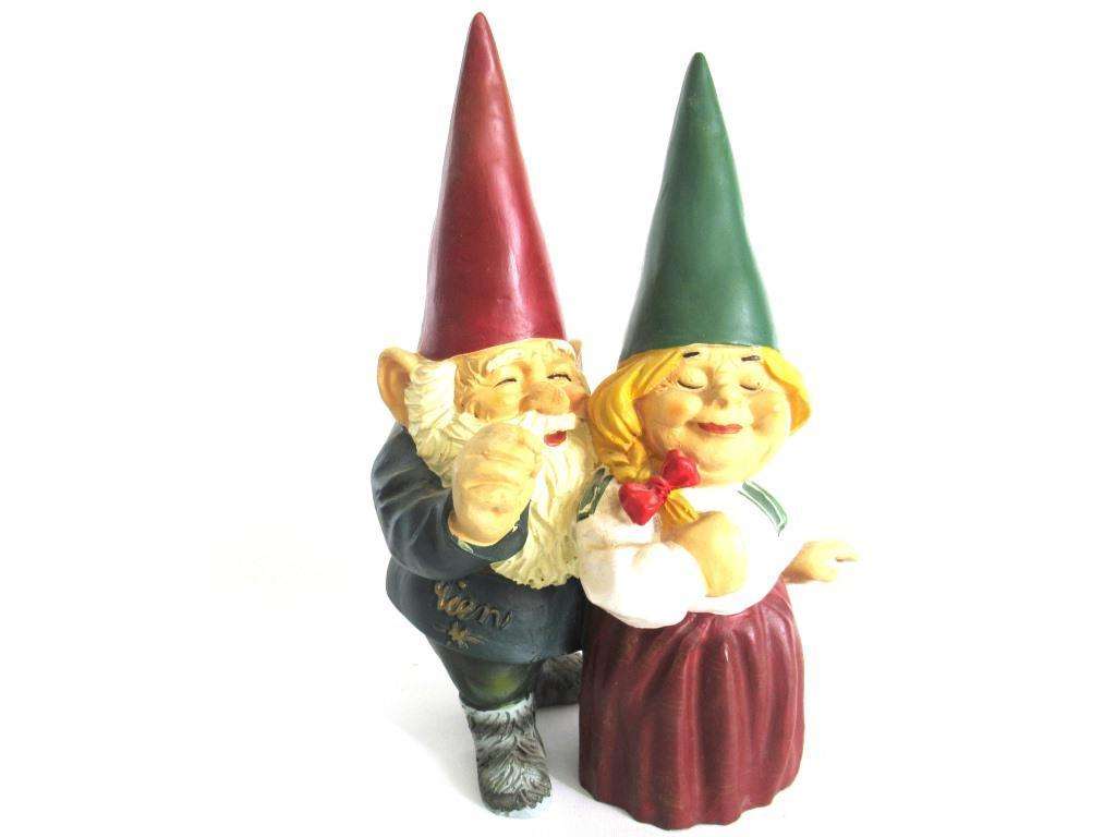 UpperDutch:Gnome,Gnome statue 'Dave & Iris getting married' 9 INCH Gnomy, after a design by Rien Poortvliet.