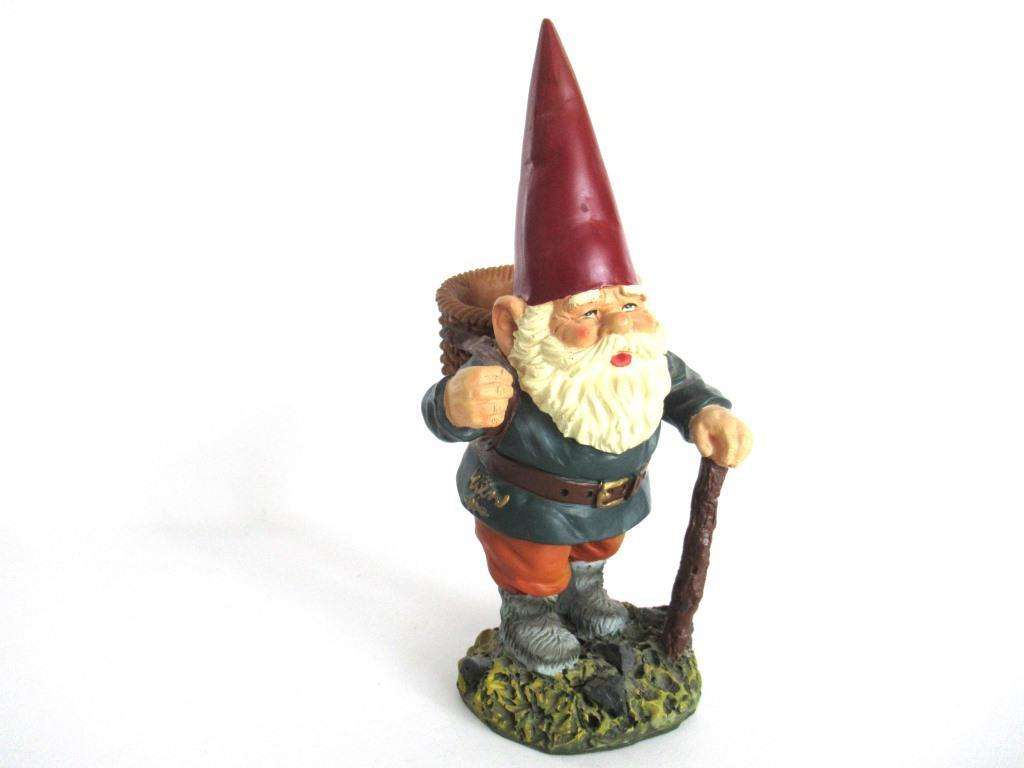 UpperDutch:Gnome,Gnome statue with basket, Gnome after a design by Rien Poortvliet, David the Gnome.