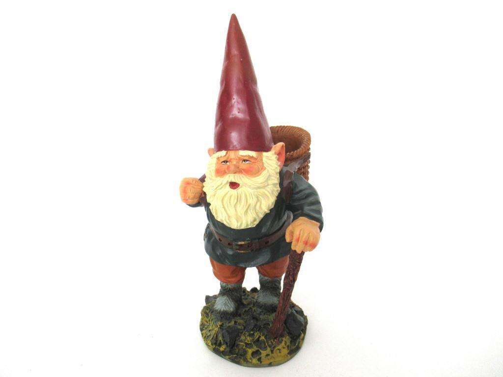 UpperDutch:Gnome,Gnome statue with basket, Gnome after a design by Rien Poortvliet, David the Gnome.