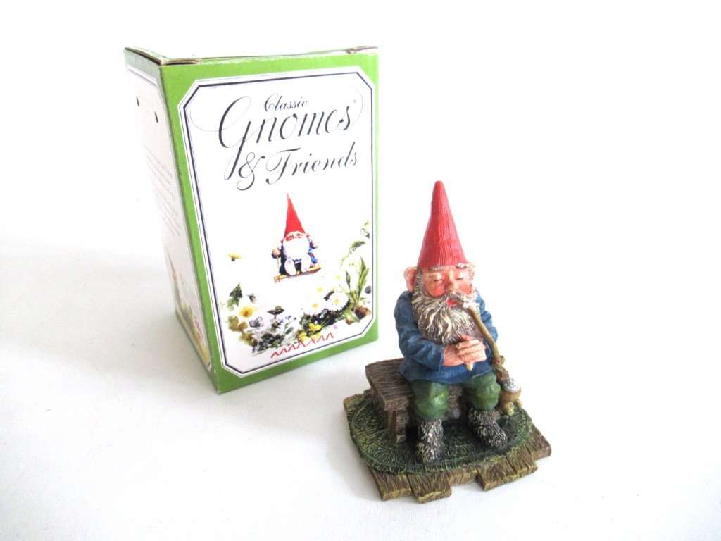 UpperDutch:Gnome,'Grandfather' Pipe smoking gnome figurine. Part of the 2001 Classic Gnomes & Friends series designed by Rien Poortvliet