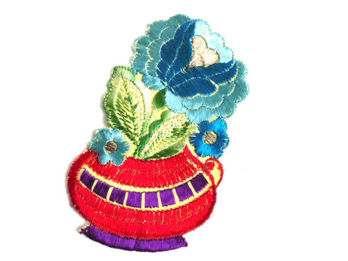 UpperDutch:Sewing Supplies,Applique, flower basket applique, 1930s vintage embroidered applique. Vintage floral patch, sewing supply.