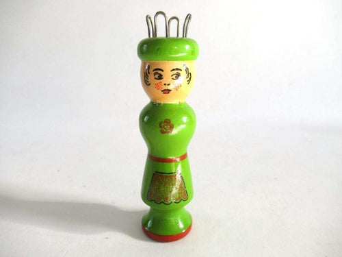 UpperDutch:Knitting doll,Knitting Doll, Vintage Wooden Knitting Doll, French Knitting, Bobbin Doll, Sewing supply, Knitting Nancy.