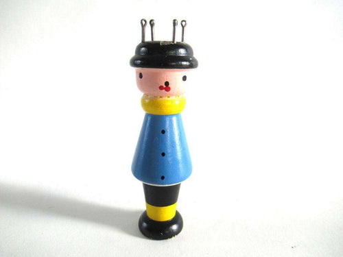 UpperDutch:Knitting doll,Knitting Doll, Vintage Wooden Knitting Doll, French Knitting, Bobbin Doll, Sewing supply, Knitting Nancy.