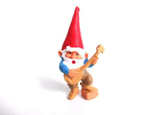 UpperDutch:Gnomes,1 (ONE) Music Gnome figurine, Banjo playing gnome. After a design by Rien Poortvliet, Brb collectible pocket, miniature gnome.