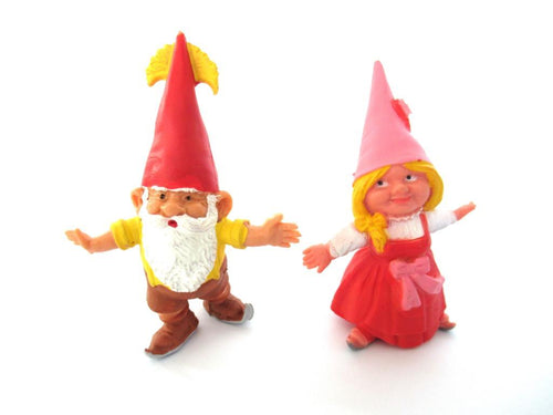 Brb Gnomes ice skating, Lisa and David the Gnome ice skating after a design by Rien Poortvliet.