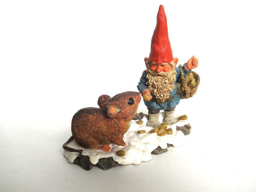UpperDutch:Gnomes,David the gnome, Rien Poortvliet, Gnome feeding mouse, Classic Gnomes, Gnome statue.