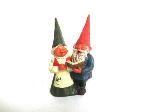 UpperDutch:Gnomes,Caroling gnomes, Gnome figurine, Mary and Michael, Klaus Wickl 1993, Enesco, Rien Poortvliet, Miniature collectible gnomes, Gnomes Caroling.