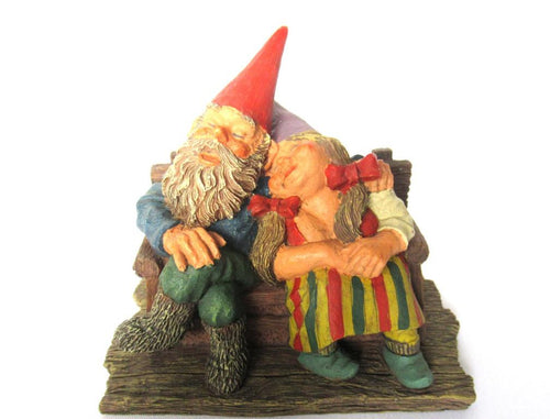 Classic Gnomes 'Love Forever' Gnome figurine after a design by Rien Poortvliet.