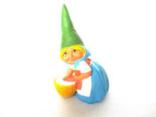 Gnome doing laundry figurine, Gnome after a design by Rien Poortvliet, Brb Gnome, Lisa the Gnome. Washing clothes.