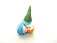 Gnome doing laundry figurine, Gnome after a design by Rien Poortvliet, Brb Gnome, Lisa the Gnome. Washing clothes.