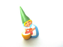 Gnome doing laundry figurine, Gnome after a design by Rien Poortvliet, Brb Gnome, Lisa the Gnome. Washing clothes.