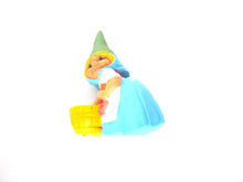 Gnome doing laundry figurine, Gnome after a design by Rien Poortvliet, Brb Gnome, Lisa the Gnome. Washing clothes.