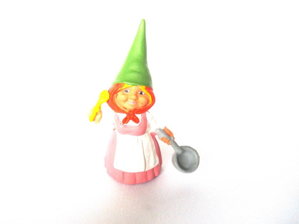 Gnome figurine in pink dress after a design by Rien Poortvliet, Brb Gnome cooking, Lisa the Gnome with cooking pan.