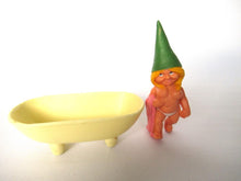 Gnome figurine, Lisa taking a bath, after a design by Rien Poortvliet, Brb Gnome, David the Gnome.