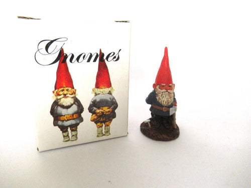 Gnome figurine with ax in original box, Klaus Wickl, 'Al Jo' Small Gnome figurine after a design by Rien Poortvliet.