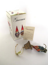 Hanging gnome ornament, Gnome figurine, 1995, Enesco, Rien Poortvliet, Collectible Miniature gnome. #7DAGD9K4