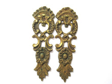 1 (ONE) Antique Brass Embellishment. Decoration mount, pediment, restoration supplies