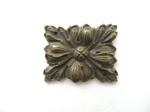 1 (ONE) Antique Brass embellishment, furniture applique, pediment.