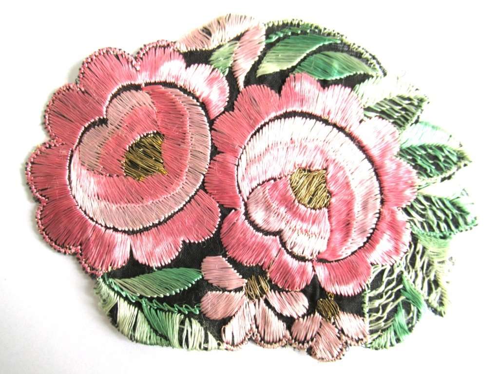 UpperDutch:Sewing Supplies,Pink Flower applique, 1930s vintage embroidered applique. Vintage floral sewing supply, antique patch.