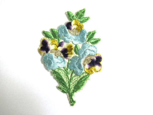 UpperDutch:Sewing Supplies,1930s Flower applique Vintage embroidered applique. Vintage floral patch, sewing supply.