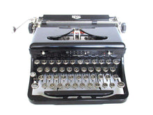 UpperDutch:Typewriter,Royal portable typewriter, made in 1937. Black "O" model, fully functional and original. Black typewriter, working and decorative. QWERTY layout.