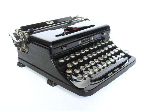 UpperDutch:Typewriter,Royal portable typewriter, made in 1937. Black 