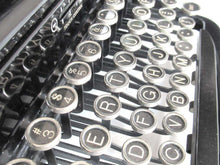 UpperDutch:Typewriter,Royal portable typewriter, made in 1937. Black "O" model, fully functional and original. Black typewriter, working and decorative. QWERTY layout.