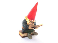 Gnome reading a book, David the Gnome, Design by Rien Poortvliet, bookend.