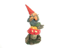 Rien Poortvliet, Gnome Playing flute on a mushroom.