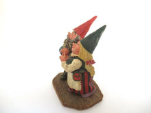 Gnome 'Looking to the moon' after a design by Rien Poortvliet.
