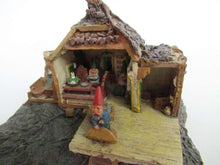 UpperDutch:Gnomes,Gnome figurine after a design by Rien Poortvliet Classic Gnomes Villages 'Open house'.