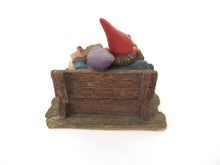 Gnome couple 'Love Forever' after a design by Rien Poortvliet.