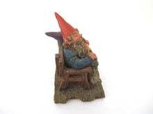 Gnome couple 'Love Forever' after a design by Rien Poortvliet.