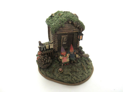 Classic Gnomes Villages 'Gnome Sweet Home' Gnome figurine after a design by Rien Poortvliet.