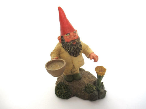 Classic Gnomes 'Michael' Gnome figurine after a design by Rien Poortvliet, Gnome with Flower.