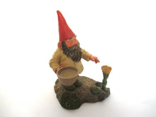 Classic Gnomes 'Michael' Gnome figurine after a design by Rien Poortvliet, Gnome with Flower.