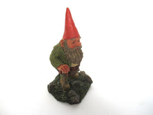 'Scott' Gnome with Kilt after a design by Rien Poortvliet, scottish gnome.